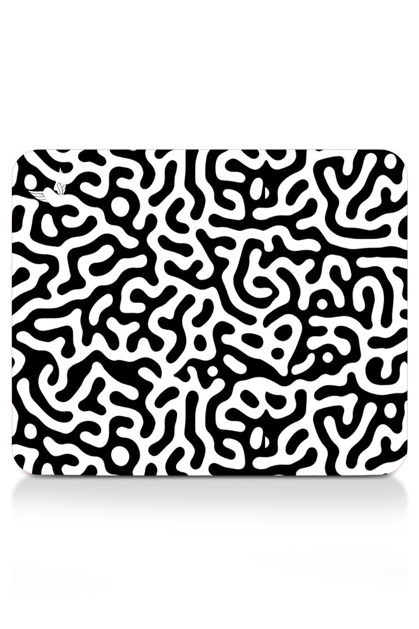 GoLite Classic Mousepad – Hypnotic deseni, 27x23 cm, masada kullanım görünümü