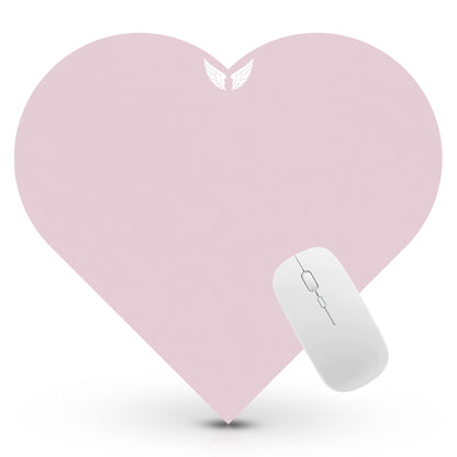 GoLite Kalp Şekilli Mousepad – toz pembe, masada kullanım görünümü