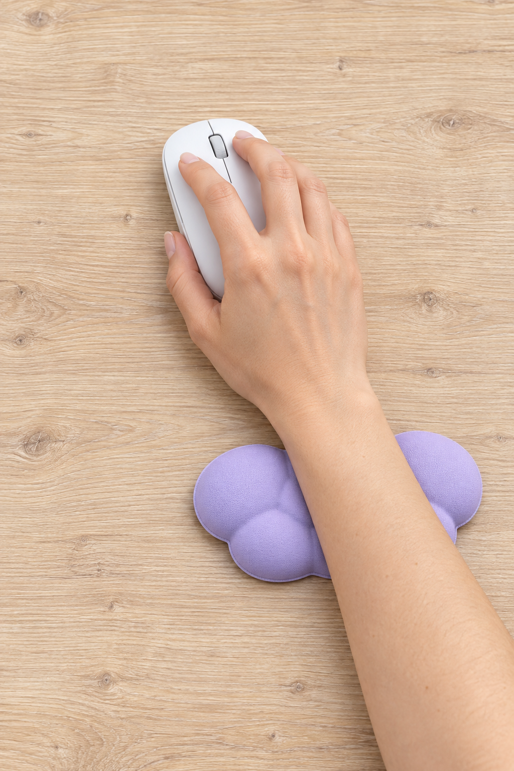 GoLite Bulut Şekilli Mouse Bilek Desteği – lila, masada kullanım görünümü
